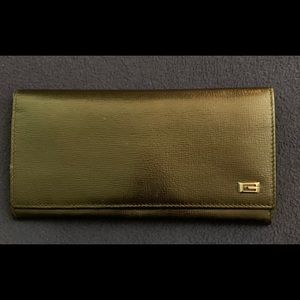Black Gucci wallet, beautiful condition
